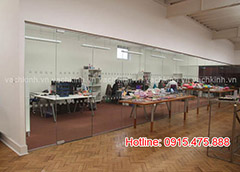 Vách kính tại Cửa Nam