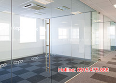 Vách kính tại Đức Giang