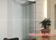 Vách kính tại Xuân Phương