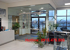 Vách kính ngăn phòng tại Trung Tự