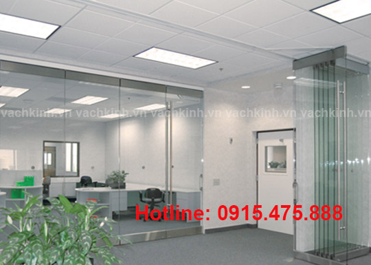 Vách kính cường lực tại Quang Trung