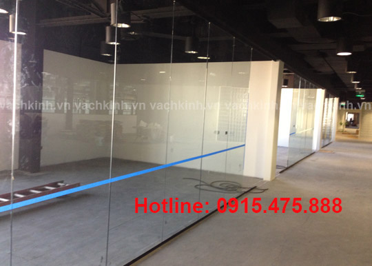 Vách kính cường lực tại Phú Lương