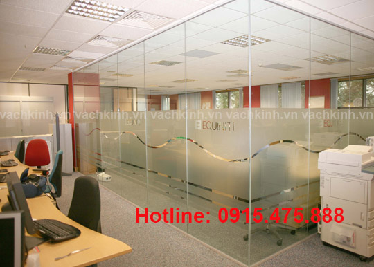Vách kính cường lực tại Vạn Phúc
