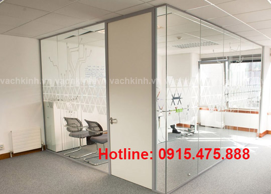 Vách kính cường lực tại Quán Thánh