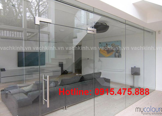 Vách kính cường lực tại Bách Khoa