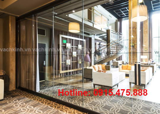 Vách kính cường lực tại Quỳnh Mai