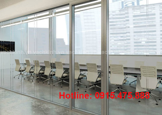 Vách kính cường lực tại Hàng Bông