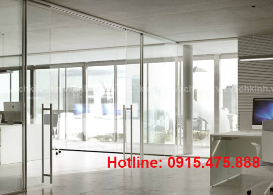 Vách kính cường lực tại Hàng Buồm