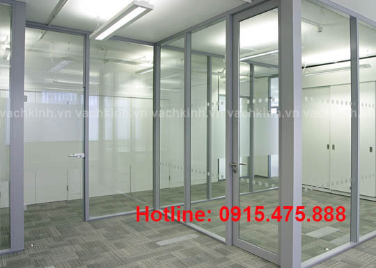 Vách kính cường lực tại Hàng Gai