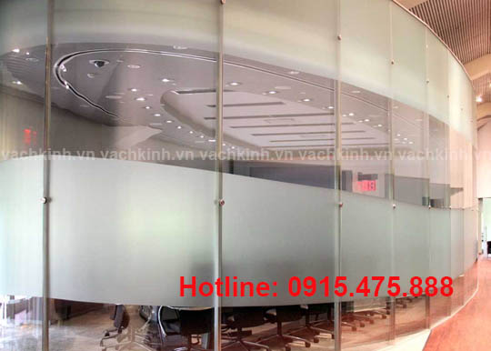 Vách kính cường lực tại Lý Thái Tổ