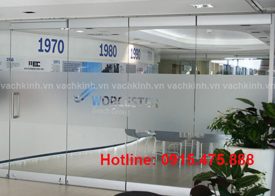 Vách kính cường lực tại Giang Biên