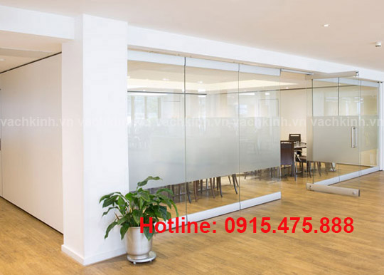 Vách kính cường lực tại Phúc Đồng