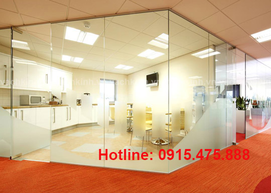 Vách kính cường lực tại Trung Văn