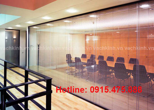 Vách kính cường lực tại Kim Bài