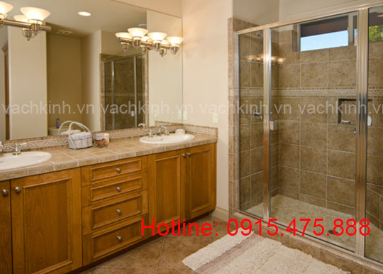 Vách tắm kính tại Hoài Đức