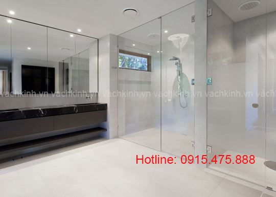 Vách tắm kính tại Đội Cấn