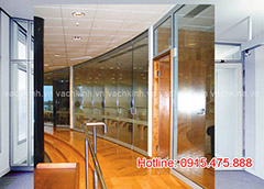 Vách kính tại Biên Giang 