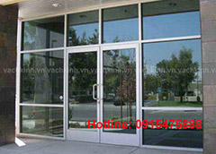 Cửa kính tại Thượng Cát