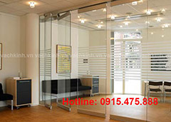 Vách kính cường lực giá rẻ tại Sài Đồng