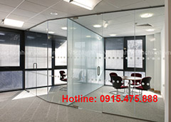 Vách kính cường lực giá rẻ tại Mễ Trì