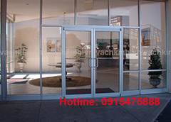 Cửa kính giá rẻ tại Quốc Tử Giám