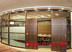 Vách kính đẹp tại Hàng Bài