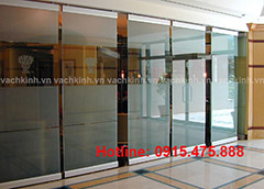 Vách kính đẹp tại Việt Hưng
