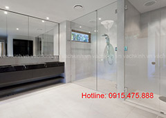 Phòng tắm kính hiện đại tại Thường Tín